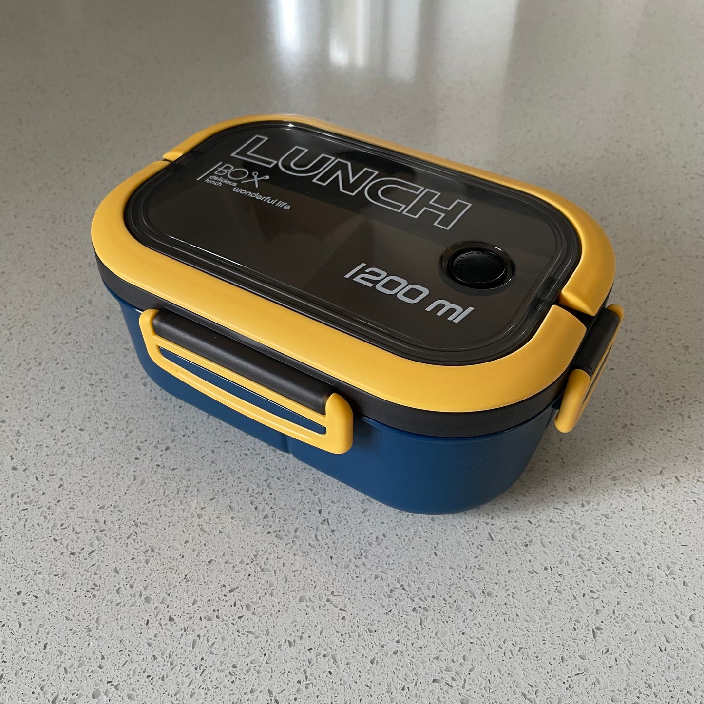 boite bento bleu et jaune vue haut