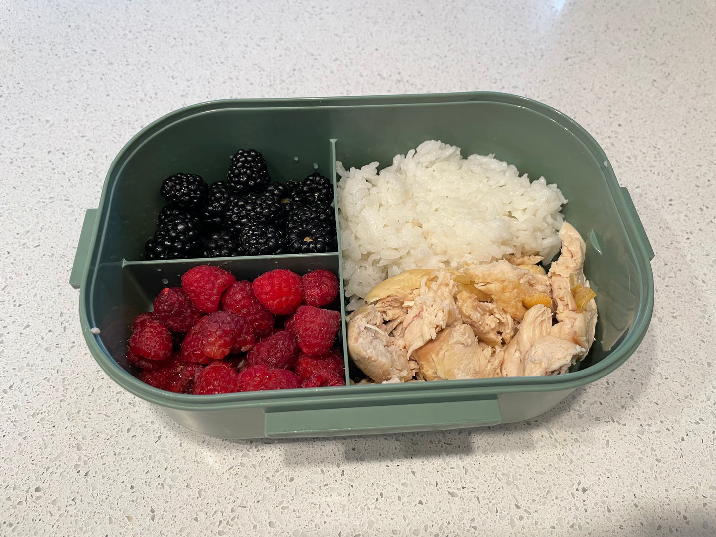 boite bento poulet riz framboises mures